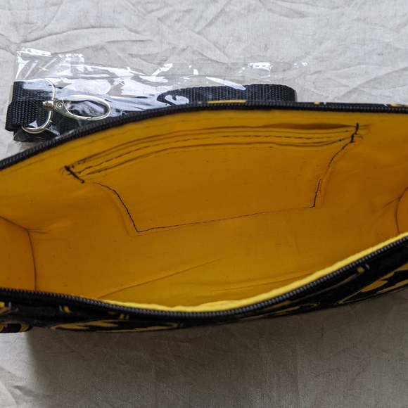 Batman Crossbody Bag - Picture 4 of 7